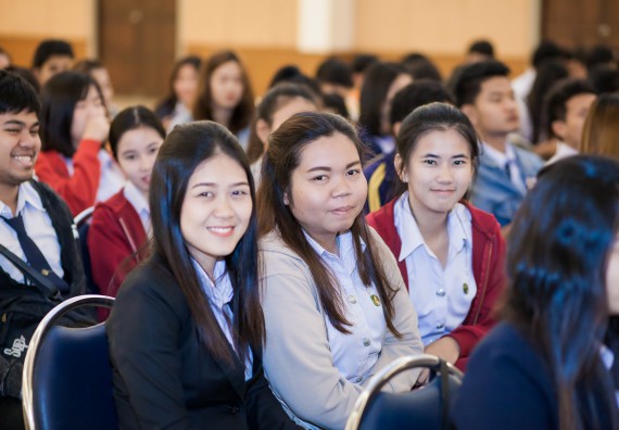 ภาพกิจกรรม นักศึกษาคณะวิทยาศาสตร์และเทคโนโลยี เข้าร่วมโครงการฝึกอบรมการประกันคุณภาพการศึกษา โดยกระบวนการจัดการความรู้ QA.KM