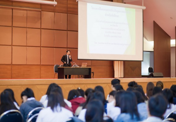 ภาพกิจกรรม นักศึกษาคณะวิทยาศาสตร์และเทคโนโลยี เข้าร่วมโครงการฝึกอบรมการประกันคุณภาพการศึกษา โดยกระบวนการจัดการความรู้ QA.KM