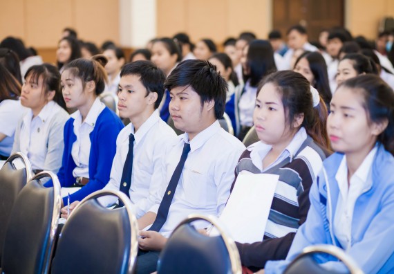 ภาพกิจกรรม นักศึกษาคณะวิทยาศาสตร์และเทคโนโลยี เข้าร่วมโครงการฝึกอบรมการประกันคุณภาพการศึกษา โดยกระบวนการจัดการความรู้ QA.KM