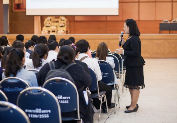 ภาพกิจกรรม นักศึกษาคณะวิทยาศาสตร์และเทคโนโลยี เข้าร่วมโครงการฝึกอบรมการประกันคุณภาพการศึกษา โดยกระบวนการจัดการความรู้ QA.KM