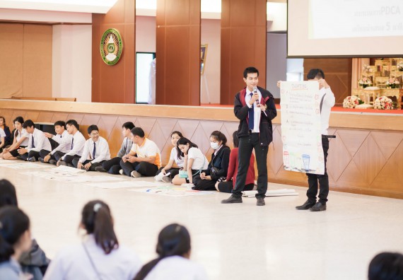 ภาพกิจกรรม นักศึกษาคณะวิทยาศาสตร์และเทคโนโลยี เข้าร่วมโครงการฝึกอบรมการประกันคุณภาพการศึกษา โดยกระบวนการจัดการความรู้ QA.KM