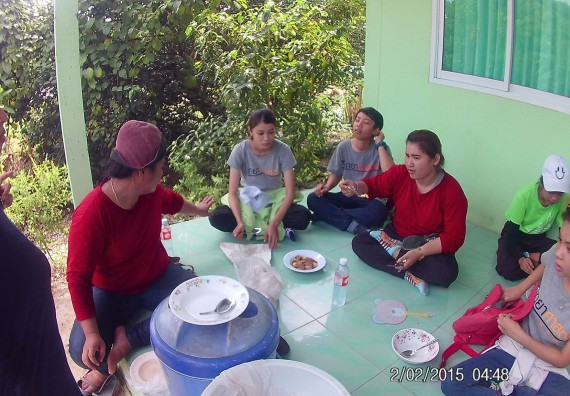 ภาพกิจกรรม โปรแกรมวิชาวิทยาศาสตร์สิ่งแวดล้อม คณะวิทยาศาสตร์ และเทคโนโลยี จัดกิจกรรมปลูกต้นไม้