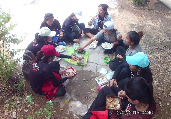 ภาพกิจกรรม โปรแกรมวิชาวิทยาศาสตร์สิ่งแวดล้อม คณะวิทยาศาสตร์ และเทคโนโลยี จัดกิจกรรมปลูกต้นไม้