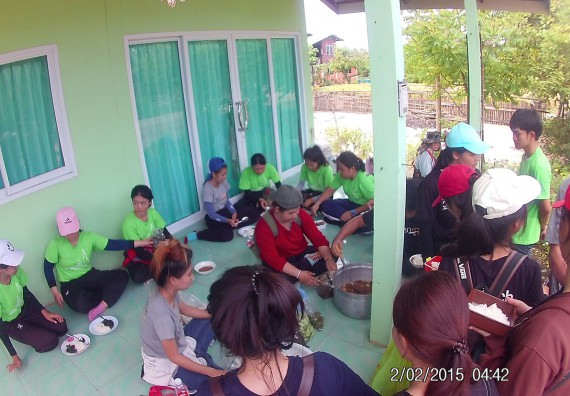 ภาพกิจกรรม โปรแกรมวิชาวิทยาศาสตร์สิ่งแวดล้อม คณะวิทยาศาสตร์ และเทคโนโลยี จัดกิจกรรมปลูกต้นไม้