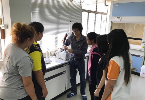 ภาพกิจกรรม โปรแกรมวิชาวิทยาศาสตร์และเทคโนโลยีการอาหาร จัดการอบรม เรื่อง การใช้เครื่องชั่งและ pH meter