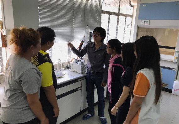 ภาพกิจกรรม โปรแกรมวิชาวิทยาศาสตร์และเทคโนโลยีการอาหาร จัดการอบรม เรื่อง การใช้เครื่องชั่งและ pH meter