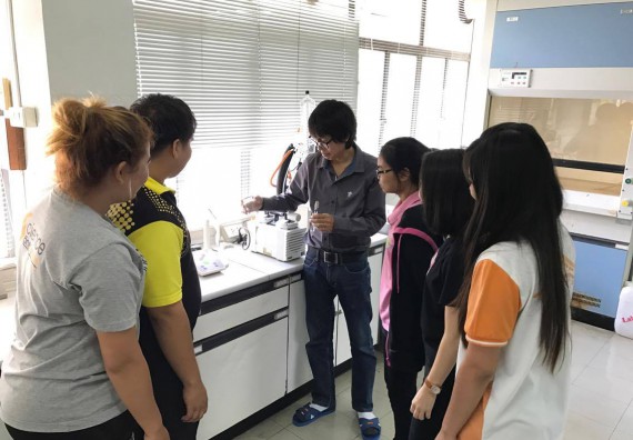 ภาพกิจกรรม โปรแกรมวิชาวิทยาศาสตร์และเทคโนโลยีการอาหาร จัดการอบรม เรื่อง การใช้เครื่องชั่งและ pH meter