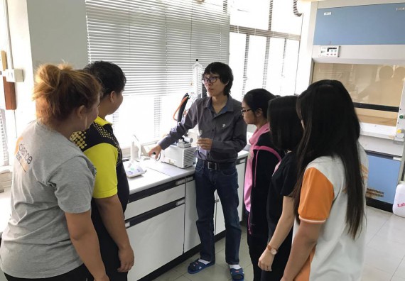 ภาพกิจกรรม โปรแกรมวิชาวิทยาศาสตร์และเทคโนโลยีการอาหาร จัดการอบรม เรื่อง การใช้เครื่องชั่งและ pH meter
