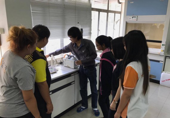 ภาพกิจกรรม โปรแกรมวิชาวิทยาศาสตร์และเทคโนโลยีการอาหาร จัดการอบรม เรื่อง การใช้เครื่องชั่งและ pH meter