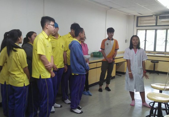 ภาพกิจกรรม โปรแกรมวิชาชีววิทยา จัดการอบรมการศึกษาความหลากหลายและอนุกรมวิธานพืช