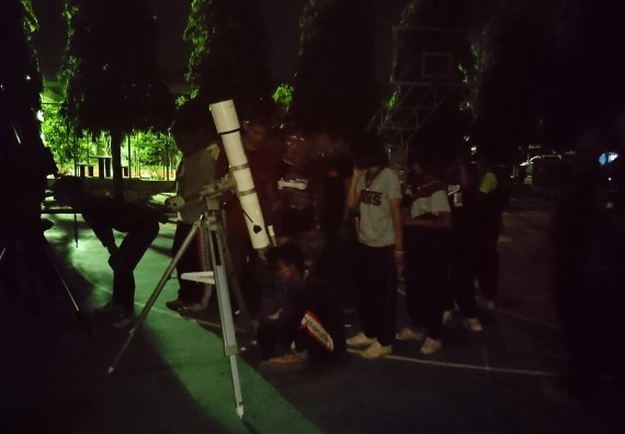 ภาพกิจกรรม โปรแกรมวิชาฟิสิกส์ จัดกิจกรรมค่ายดาราศาสตร์สัญจร