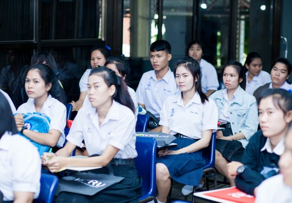 ภาพกิจกรรม คณะวิทยาศาสตร์และเทคโนโลยี จัดกิจกรรมแนะแนวการศึกษาต่อ ประจำปีการศึกษา 2560