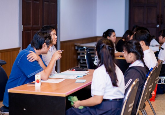 ภาพกิจกรรม คณะวิทยาศาสตร์และเทคโนโลยี จัดกิจกรรมแนะแนวการศึกษาต่อ ประจำปีการศึกษา 2560