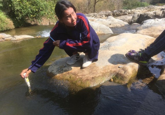 ภาพกิจกรรม โปรแกรมวิชาวิทยาศาสตร์สิ่งแวดล้อม จัดกิจกรรมการศึกษาสภาพดินและน้ำในพื้นที่ต้นน้ำลุ่มแม่น้ำปิง