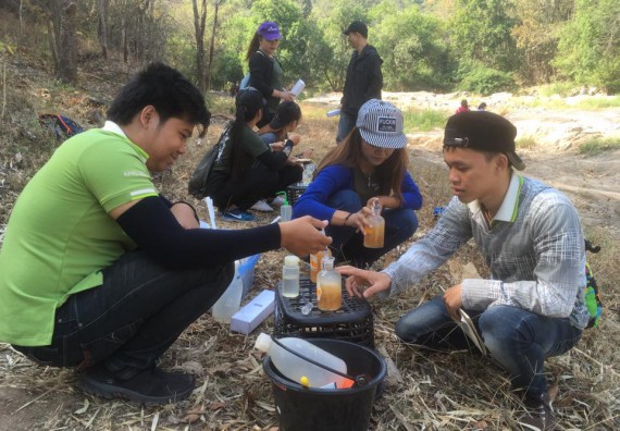 ภาพกิจกรรม โปรแกรมวิชาวิทยาศาสตร์สิ่งแวดล้อม จัดกิจกรรมการศึกษาสภาพดินและน้ำในพื้นที่ต้นน้ำลุ่มแม่น้ำปิง