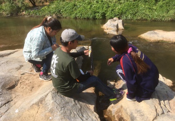 ภาพกิจกรรม โปรแกรมวิชาวิทยาศาสตร์สิ่งแวดล้อม จัดกิจกรรมการศึกษาสภาพดินและน้ำในพื้นที่ต้นน้ำลุ่มแม่น้ำปิง