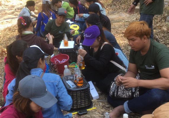 ภาพกิจกรรม โปรแกรมวิชาวิทยาศาสตร์สิ่งแวดล้อม จัดกิจกรรมการศึกษาสภาพดินและน้ำในพื้นที่ต้นน้ำลุ่มแม่น้ำปิง