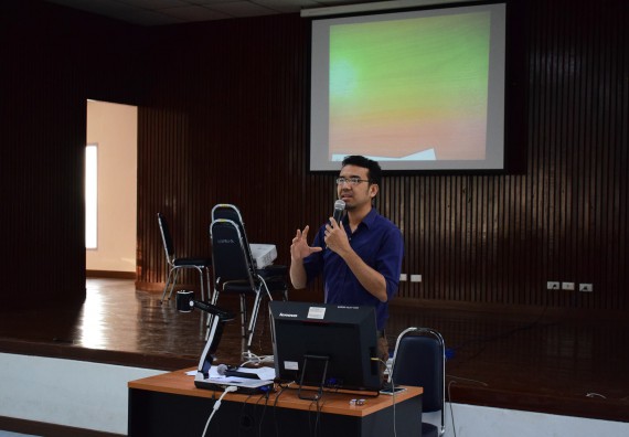 ภาพกิจกรรม ศูนย์ภาษา จัดโครงการอบรมหลักสูตรติวเข้มเพื่อเตรียมสอบ TOEIC