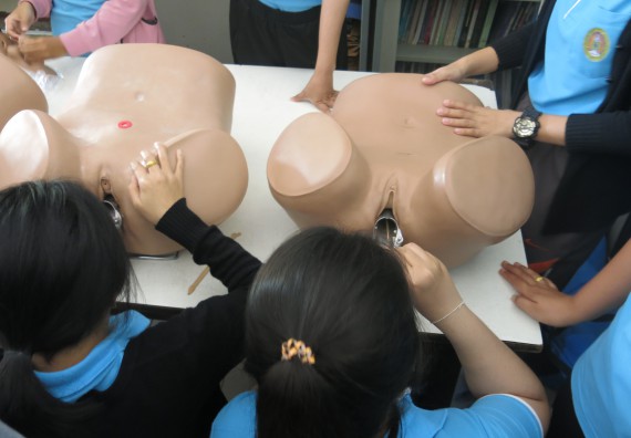 ภาพกิจกรรม โปรแกรมวิชาสาธารณสุขศาสตร์ จัดการอบรม เรื่อง การตรวจมะเร็งปากมดลูก