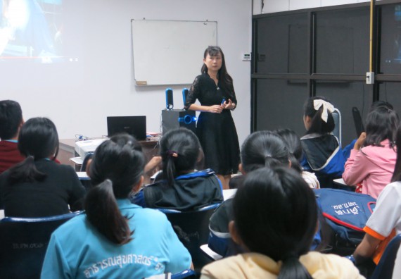 ภาพกิจกรรม โปรแกรมวิชาสาธารณสุขศาสตร์ จัดการอบรม เรื่อง การตรวจมะเร็งปากมดลูก