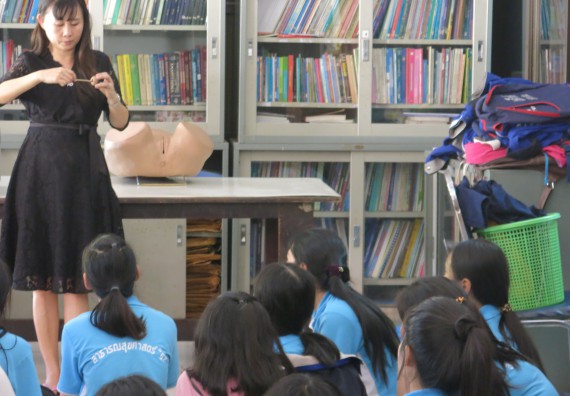 ภาพกิจกรรม โปรแกรมวิชาสาธารณสุขศาสตร์ จัดการอบรม เรื่อง การตรวจมะเร็งปากมดลูก