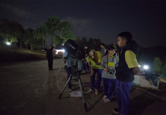 ภาพกิจกรรม โปรแกรมวิชาฟิสิกส์ จัดกิจกรรมค่ายดาราศาสตร์ สำหรับนักเรียนห้องเรียนพิเศษวิทยาศาสตร์ คณิตศาสตร์ และเทคโนโลยี (SMAT)