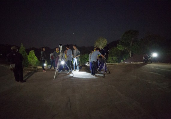 ภาพกิจกรรม โปรแกรมวิชาฟิสิกส์ จัดกิจกรรมค่ายดาราศาสตร์ สำหรับนักเรียนห้องเรียนพิเศษวิทยาศาสตร์ คณิตศาสตร์ และเทคโนโลยี (SMAT)