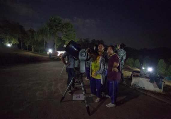 ภาพกิจกรรม โปรแกรมวิชาฟิสิกส์ จัดกิจกรรมค่ายดาราศาสตร์ สำหรับนักเรียนห้องเรียนพิเศษวิทยาศาสตร์ คณิตศาสตร์ และเทคโนโลยี (SMAT)