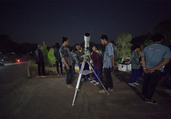 ภาพกิจกรรม โปรแกรมวิชาฟิสิกส์ จัดกิจกรรมค่ายดาราศาสตร์ สำหรับนักเรียนห้องเรียนพิเศษวิทยาศาสตร์ คณิตศาสตร์ และเทคโนโลยี (SMAT)