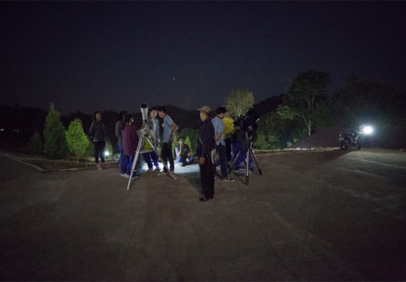 ภาพกิจกรรม โปรแกรมวิชาฟิสิกส์ จัดกิจกรรมค่ายดาราศาสตร์ สำหรับนักเรียนห้องเรียนพิเศษวิทยาศาสตร์ คณิตศาสตร์ และเทคโนโลยี (SMAT)