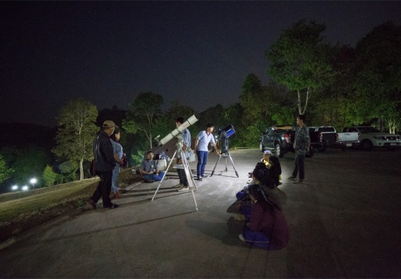 ภาพกิจกรรม โปรแกรมวิชาฟิสิกส์ จัดกิจกรรมค่ายดาราศาสตร์ สำหรับนักเรียนห้องเรียนพิเศษวิทยาศาสตร์ คณิตศาสตร์ และเทคโนโลยี (SMAT)