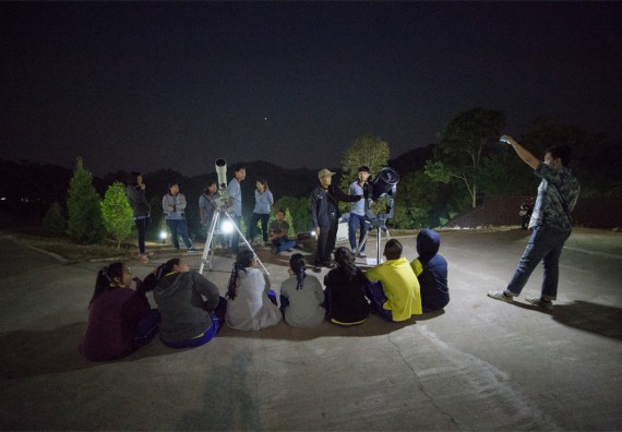 ภาพกิจกรรม โปรแกรมวิชาฟิสิกส์ จัดกิจกรรมค่ายดาราศาสตร์ สำหรับนักเรียนห้องเรียนพิเศษวิทยาศาสตร์ คณิตศาสตร์ และเทคโนโลยี (SMAT)