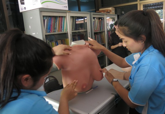 ภาพกิจกรรม โปรแกรมวิชาสาธารณสุขศาสตร์ จัดการอบรม เรื่อง การตรวจมะเร็งเต้านม