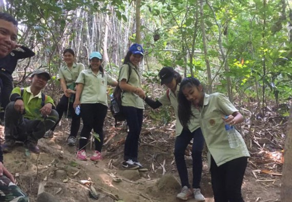 ภาพกิจกรรม โปรแกรมวิชาวิทยาศาสตร์สิ่งแวดล้อม จัดกิจกรรมการสำรวจศึกษาพรรณไม้ในท้องถิ่น