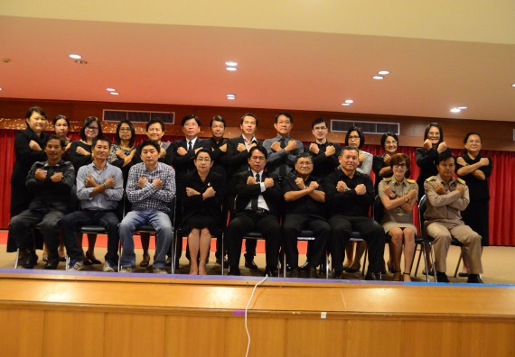 ภาพกิจกรรม นักศึกษาคณะวิทยาศาสตร์และเทคโนโลยี เข้าร่วมโครการแสดงเจตจำนงการบริการงานด้วยความซื่อสัตย์สุจริต