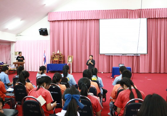 ภาพกิจกรรม โปรแกรมวิชาวิทยาศาสตร์สิ่งแวดล้อม จัดโครงการเยาวชนรักษ์สิ่งแวดล้อม กิจกรรมอบรมเชิงปฏิบัติการ คุณภาพน้ำและระบบนิเวศสิ่งแวดล้อม