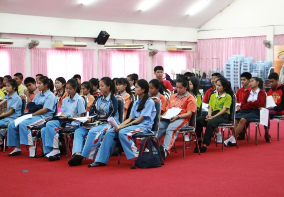 ภาพกิจกรรม โปรแกรมวิชาวิทยาศาสตร์สิ่งแวดล้อม จัดโครงการเยาวชนรักษ์สิ่งแวดล้อม กิจกรรมอบรมเชิงปฏิบัติการ คุณภาพน้ำและระบบนิเวศสิ่งแวดล้อม