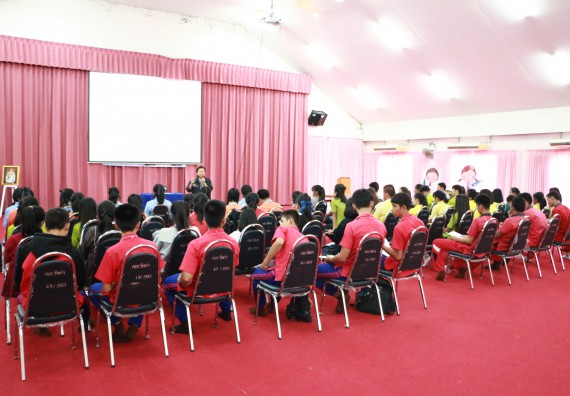 ภาพกิจกรรม โปรแกรมวิชาวิทยาศาสตร์สิ่งแวดล้อม จัดโครงการเยาวชนรักษ์สิ่งแวดล้อม กิจกรรมอบรมเชิงปฏิบัติการ คุณภาพน้ำและระบบนิเวศสิ่งแวดล้อม