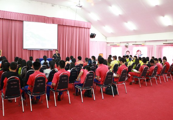 ภาพกิจกรรม โปรแกรมวิชาวิทยาศาสตร์สิ่งแวดล้อม จัดโครงการเยาวชนรักษ์สิ่งแวดล้อม กิจกรรมอบรมเชิงปฏิบัติการ คุณภาพน้ำและระบบนิเวศสิ่งแวดล้อม