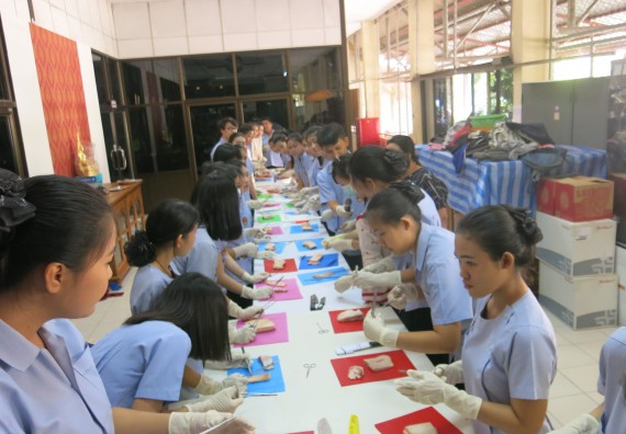 ภาพกิจกรรม โปรแกรมวิชาสาธารณสุขศาสตร์ จัดการอบรม  เรื่อง การเย็บแผล การตัดไหม