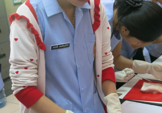 ภาพกิจกรรม โปรแกรมวิชาสาธารณสุขศาสตร์ จัดการอบรม  เรื่อง การเย็บแผล การตัดไหม