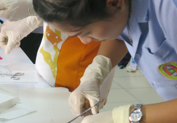 ภาพกิจกรรม โปรแกรมวิชาสาธารณสุขศาสตร์ จัดการอบรม  เรื่อง การเย็บแผล การตัดไหม