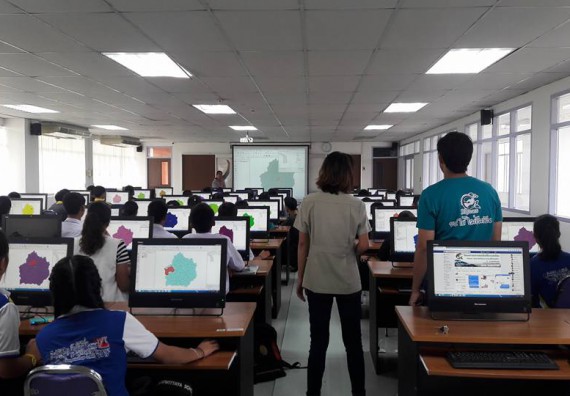 ภาพกิจกรรม โปรแกรมวิชาวิทยาศาสตร์สิ่งแวดล้อม จัดโครงการเยาวชนรักษ์สิ่งแวดล้อม กิจกรรมอบรมเชิงปฏิบัติการ คุณภาพน้ำและระบบนิเวศสิ่งแวดล้อม