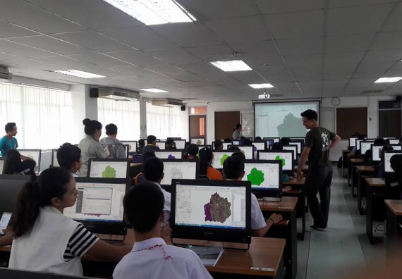 ภาพกิจกรรม โปรแกรมวิชาวิทยาศาสตร์สิ่งแวดล้อม จัดโครงการเยาวชนรักษ์สิ่งแวดล้อม กิจกรรมอบรมเชิงปฏิบัติการ คุณภาพน้ำและระบบนิเวศสิ่งแวดล้อม