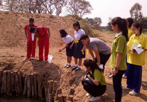 ภาพกิจกรรม โปรแกรมวิชาวิทยาศาสตร์สิ่งแวดล้อม จัดโครงการเยาวชนรักษ์สิ่งแวดล้อม กิจกรรมอบรมเชิงปฏิบัติการ คุณภาพน้ำและระบบนิเวศสิ่งแวดล้อม