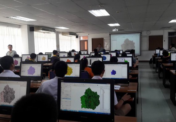 ภาพกิจกรรม โปรแกรมวิชาวิทยาศาสตร์สิ่งแวดล้อม จัดโครงการเยาวชนรักษ์สิ่งแวดล้อม กิจกรรมอบรมเชิงปฏิบัติการ คุณภาพน้ำและระบบนิเวศสิ่งแวดล้อม