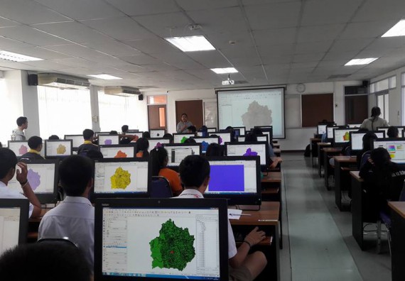 ภาพกิจกรรม โปรแกรมวิชาวิทยาศาสตร์สิ่งแวดล้อม จัดโครงการเยาวชนรักษ์สิ่งแวดล้อม กิจกรรมอบรมเชิงปฏิบัติการ คุณภาพน้ำและระบบนิเวศสิ่งแวดล้อม