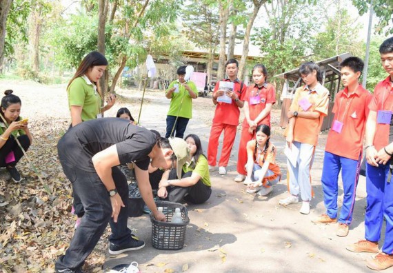 ภาพกิจกรรม โปรแกรมวิชาวิทยาศาสตร์สิ่งแวดล้อม จัดโครงการเยาวชนรักษ์สิ่งแวดล้อม กิจกรรมอบรมเชิงปฏิบัติการ คุณภาพน้ำและระบบนิเวศสิ่งแวดล้อม