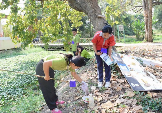 ภาพกิจกรรม โปรแกรมวิชาวิทยาศาสตร์สิ่งแวดล้อม จัดโครงการเยาวชนรักษ์สิ่งแวดล้อม กิจกรรมอบรมเชิงปฏิบัติการ คุณภาพน้ำและระบบนิเวศสิ่งแวดล้อม