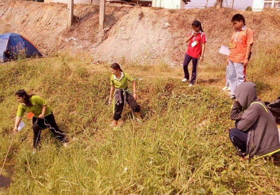 ภาพกิจกรรม โปรแกรมวิชาวิทยาศาสตร์สิ่งแวดล้อม จัดโครงการเยาวชนรักษ์สิ่งแวดล้อม กิจกรรมอบรมเชิงปฏิบัติการ คุณภาพน้ำและระบบนิเวศสิ่งแวดล้อม